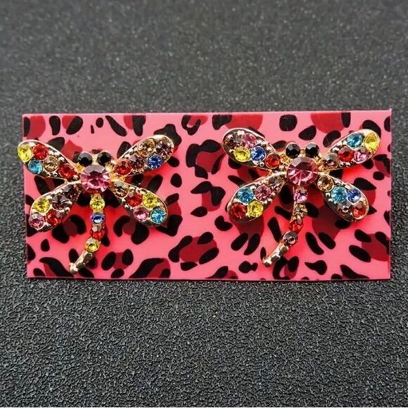 🩵 Betsey Johnson NEW pretty crystal embellished dragonfly stud earrings 🩵 - Picture 2 of 5